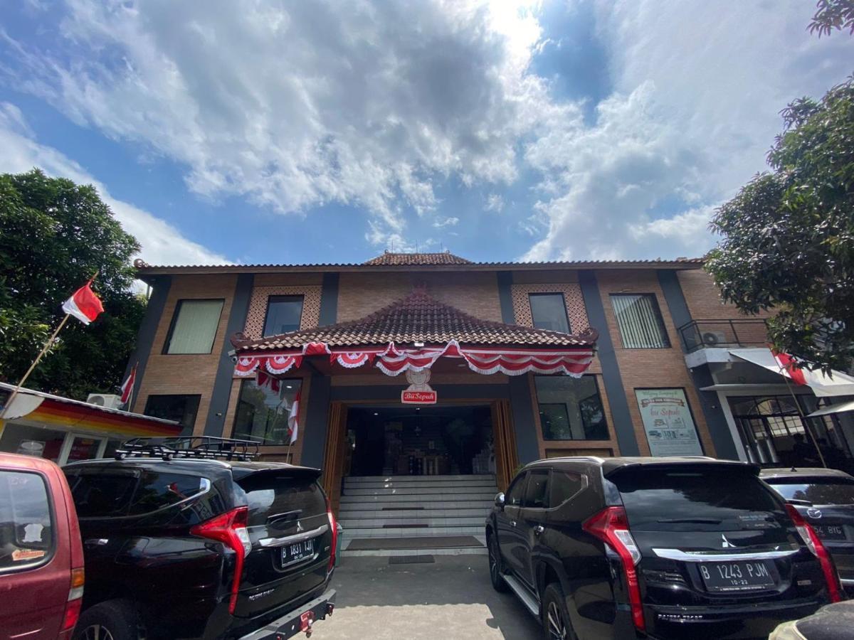 Bu Sepuh Guesthouse Sangkanurip Exterior foto