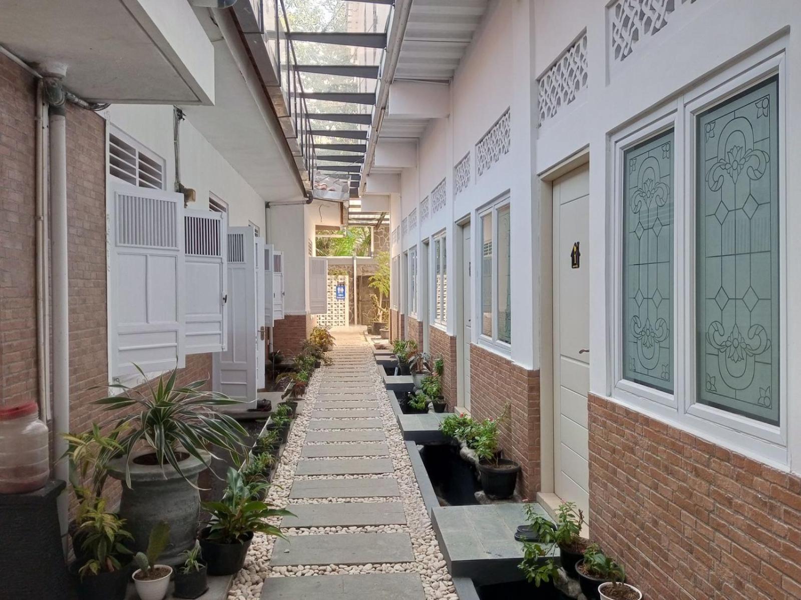 Bu Sepuh Guesthouse Sangkanurip Exterior foto